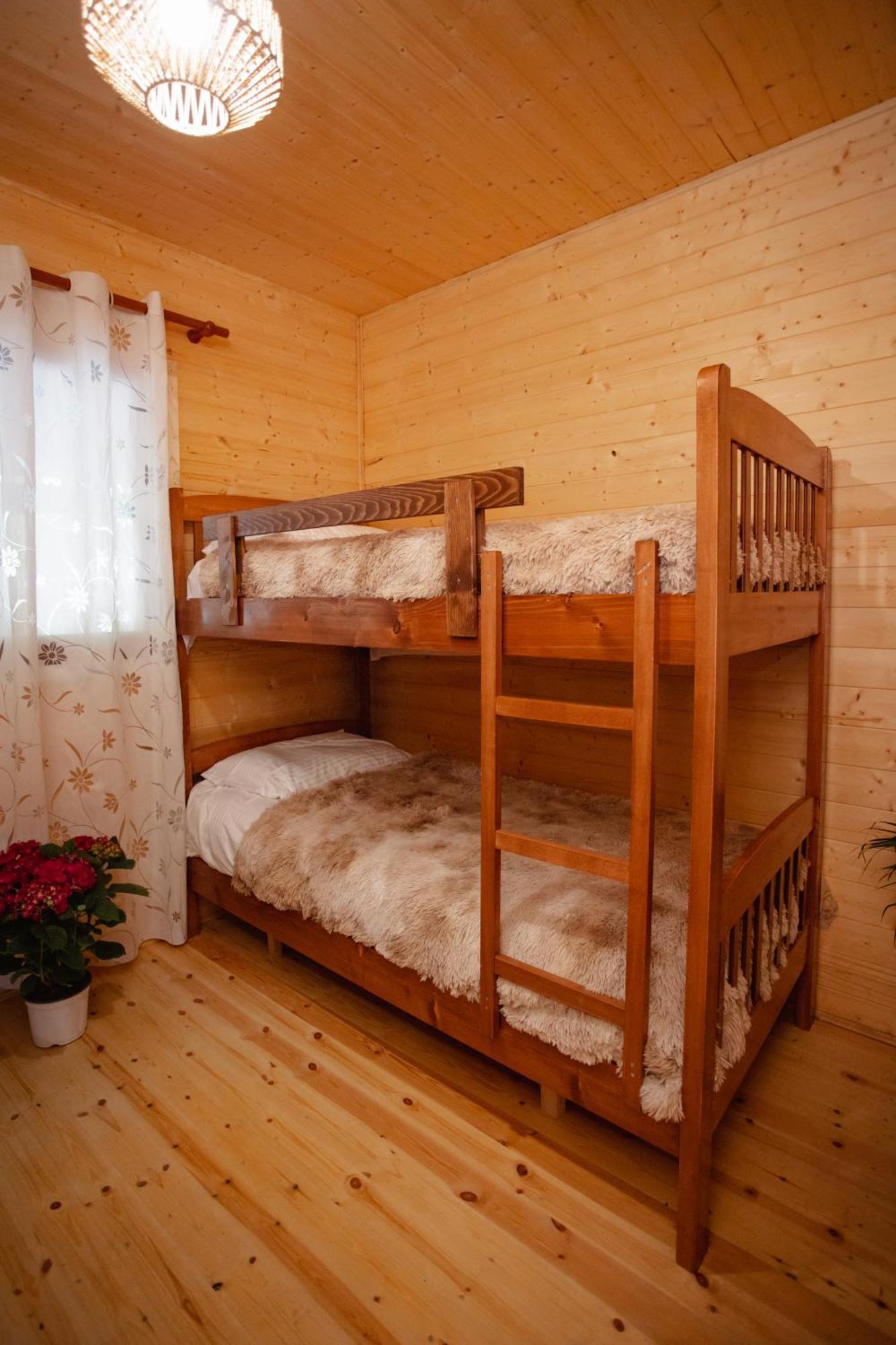 Shpija Ujevara E Vogel Villa